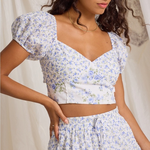 Altar'd State Blue and White Floral top - Picture 1 of 4